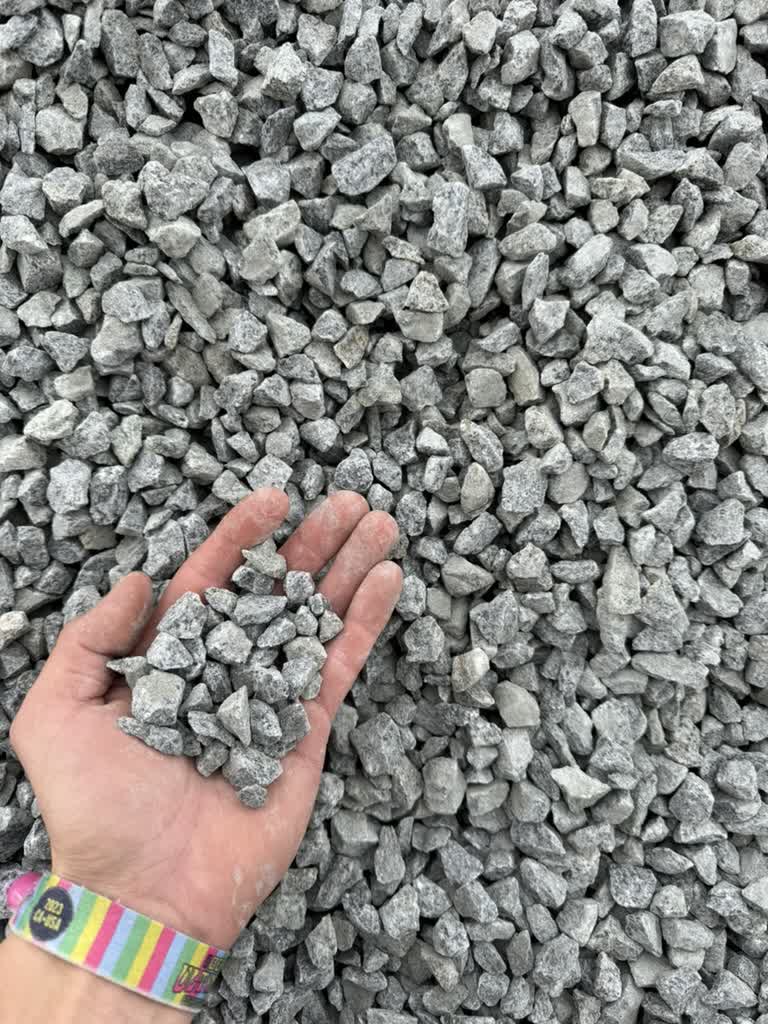 Bags of crushed granite 2025
